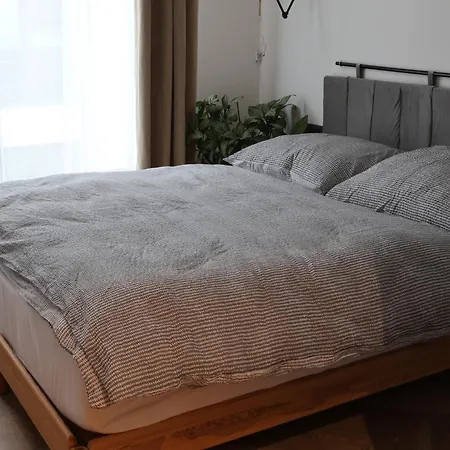Apartment C7 Vsehrdovo Namesti 9