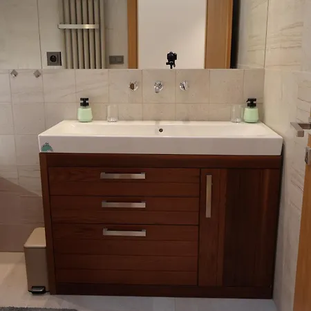 C7 Vsehrdovo Namesti 9 Apartment
